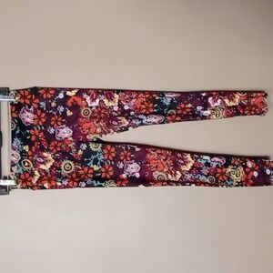 LuLaRoe Black w Bright Flowered and Paisley Leggings One Size